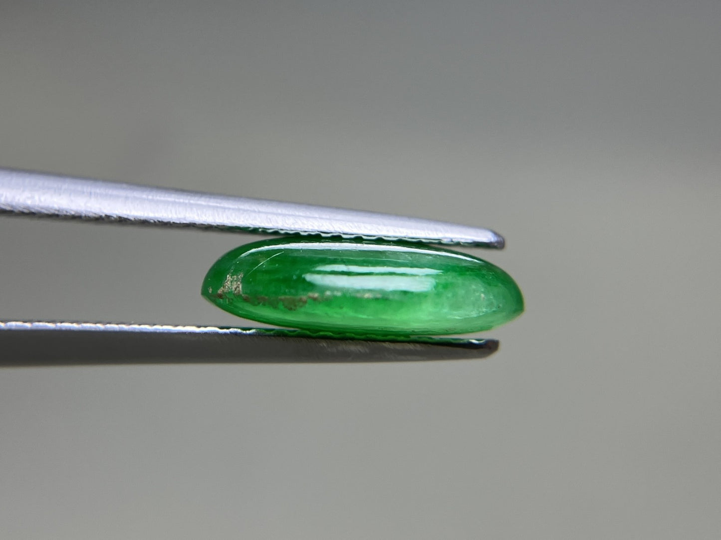 ヒスイ 翡翠  天然  3.992ct  宝石ソーティング付き  12.5㎜×9.3㎜×3.8㎜   天然 ルース（ 裸石 ） 5093YY