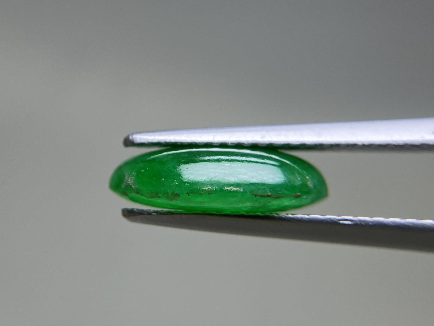 ヒスイ 翡翠  天然  3.992ct  宝石ソーティング付き  12.5㎜×9.3㎜×3.8㎜   天然 ルース（ 裸石 ） 5093YY