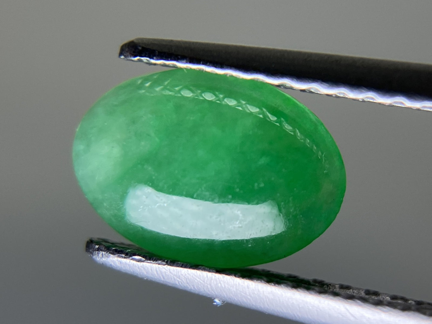 ヒスイ 翡翠  天然  1.261ct  宝石ソーティング付き  8.9㎜×6.4㎜×2.8㎜   天然 ルース（ 裸石 ） 5193YY