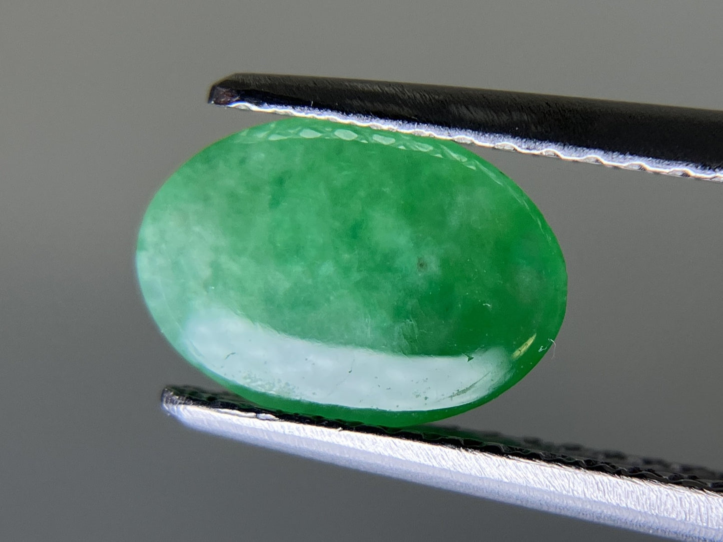 ヒスイ 翡翠  天然  1.261ct  宝石ソーティング付き  8.9㎜×6.4㎜×2.8㎜   天然 ルース（ 裸石 ） 5193YY