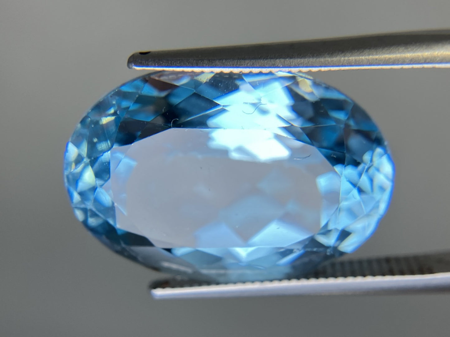 ブルートパーズ 天然 25.923ct 宝石ソーティング付き 21.0㎜×15.1㎜×10.3㎜ ルース（ 裸石 ） 8231YY