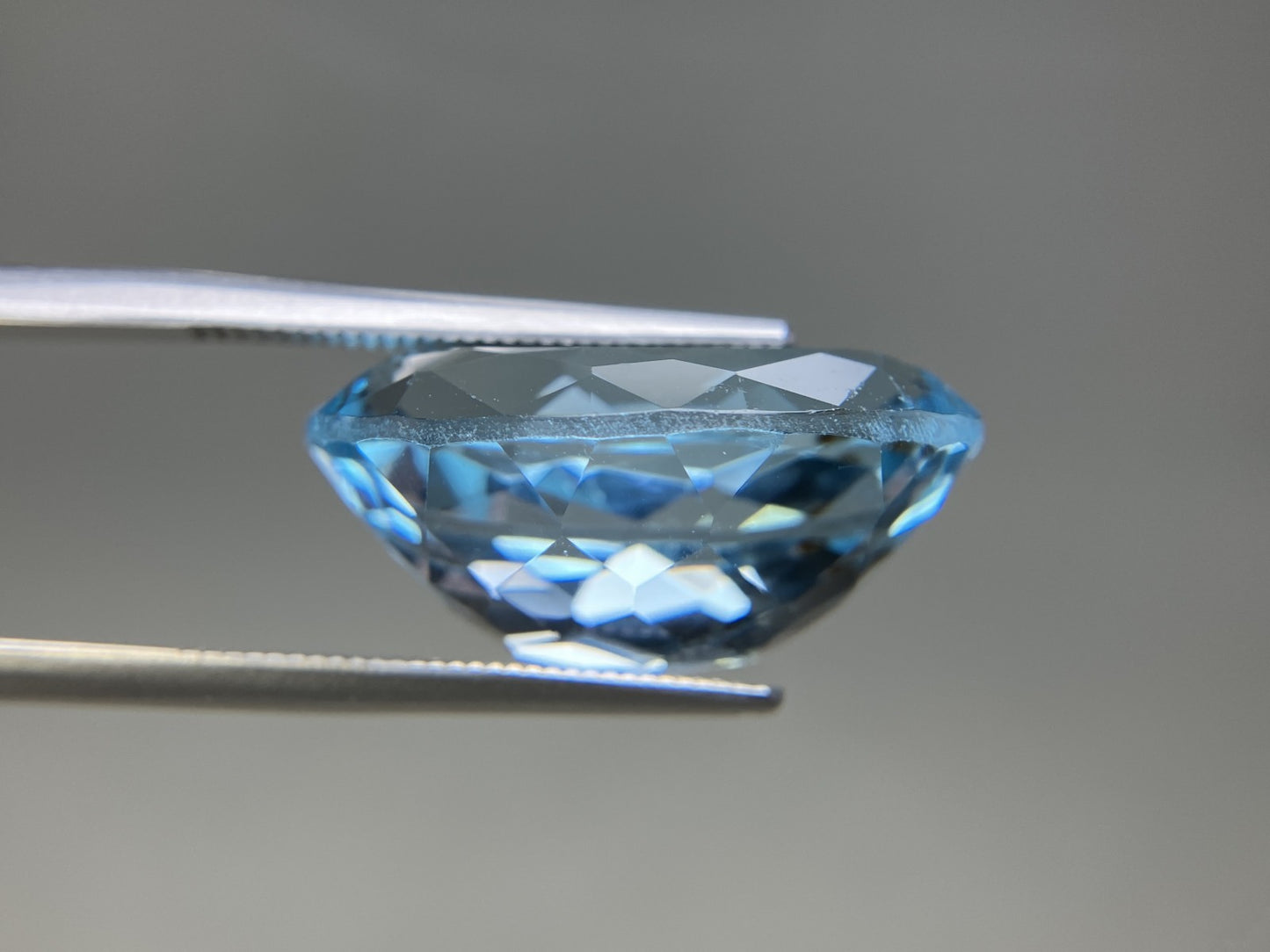 ブルートパーズ 天然 25.923ct 宝石ソーティング付き 21.0㎜×15.1㎜×10.3㎜ ルース（ 裸石 ） 8231YY