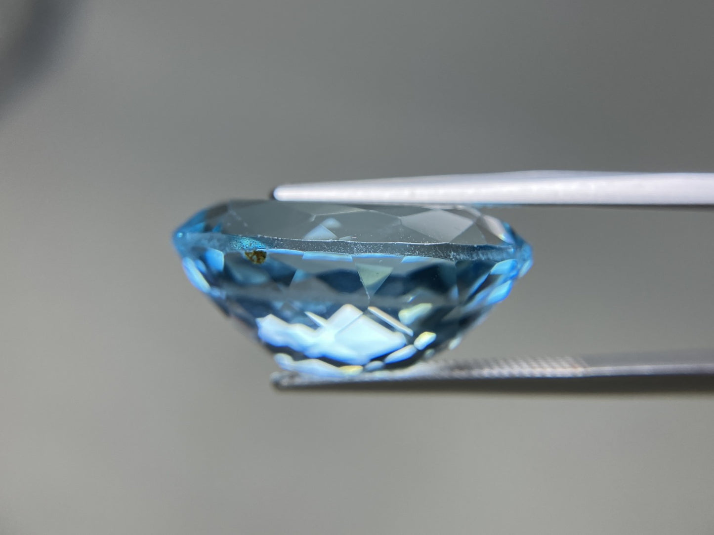 ブルートパーズ 天然 25.923ct 宝石ソーティング付き 21.0㎜×15.1㎜×10.3㎜ ルース（ 裸石 ） 8231YY