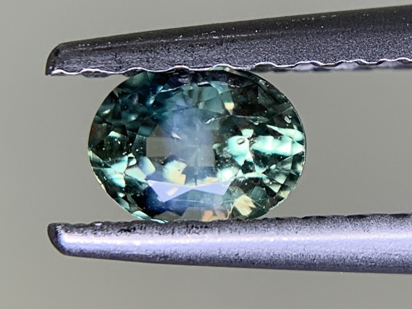 アレキサンドライト 0.305ct  宝石ソーティング付き  4.5㎜×3.3㎜×2.5㎜　  ルース（ 裸石 ） 2127Y