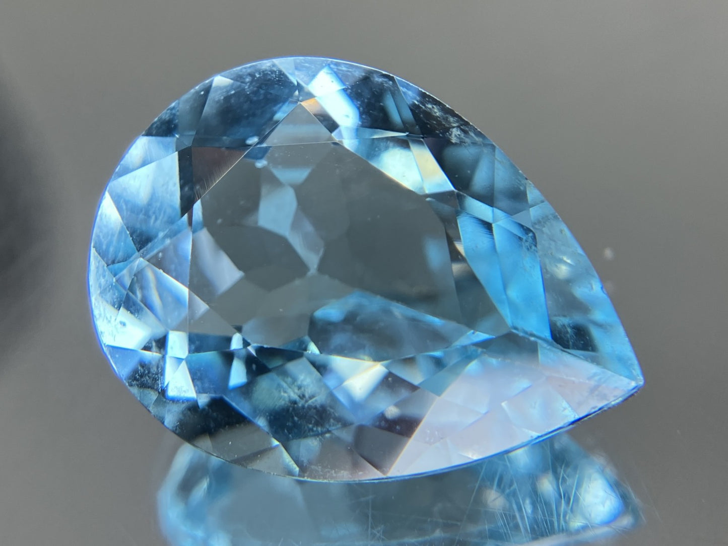 ブルートパーズ 天然 17.327ct 宝石ソーティング付き 20.0㎜×15.1㎜×8.1㎜ ルース（ 裸石 ） 8232YY