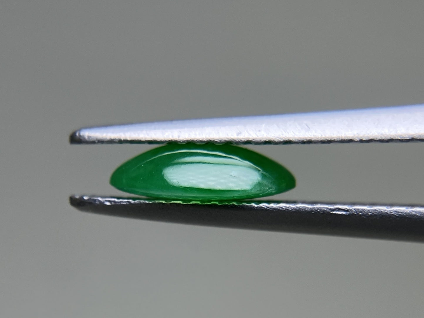 ヒスイ 翡翠  天然  1.188ct  宝石ソーティング付き  8.6㎜×6.4㎜×2.7㎜   天然 ルース（ 裸石 ） 5068YY