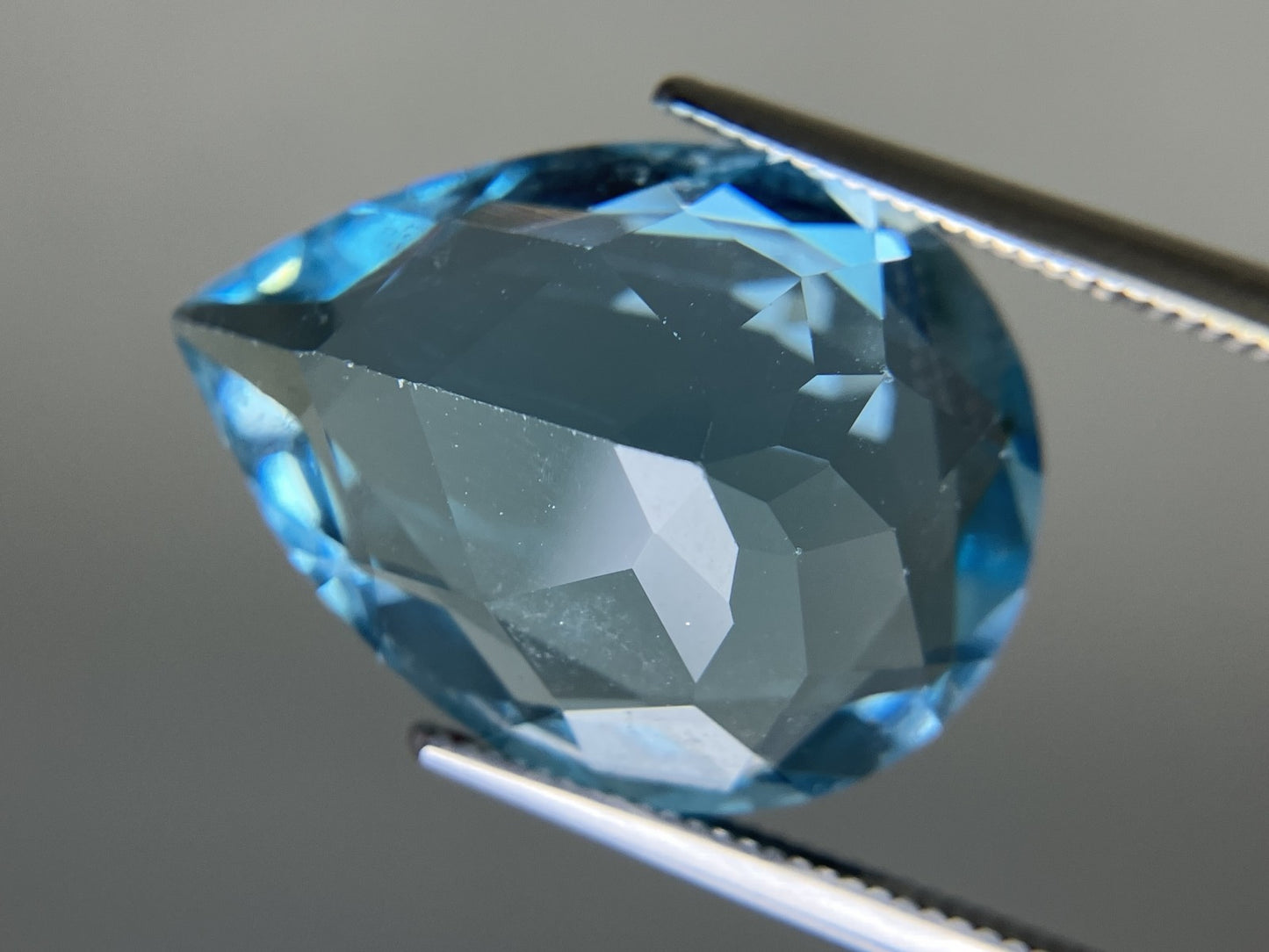 ブルートパーズ 天然 17.327ct 宝石ソーティング付き 20.0㎜×15.1㎜×8.1㎜ ルース（ 裸石 ） 8232YY