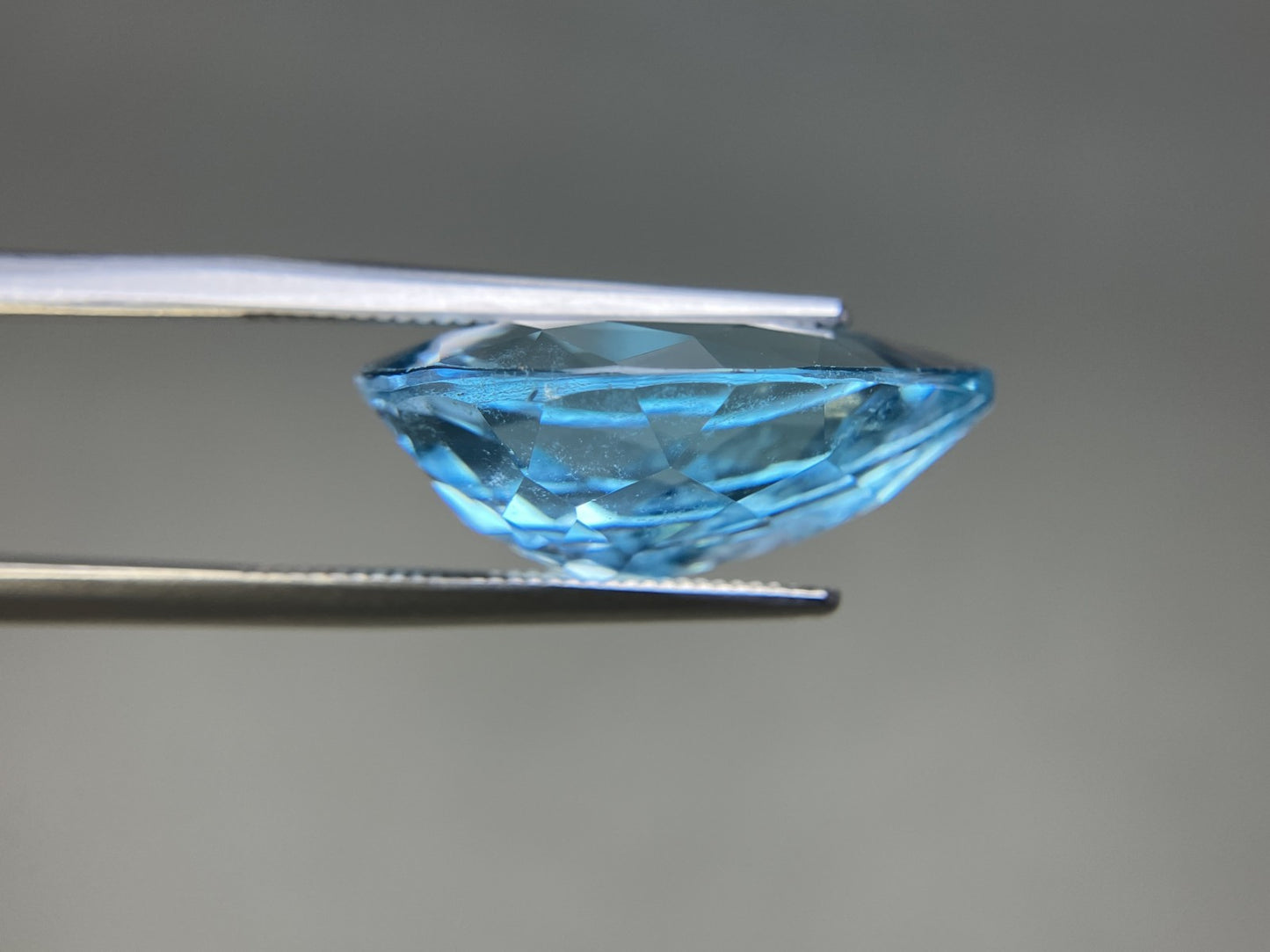 ブルートパーズ 天然 17.327ct 宝石ソーティング付き 20.0㎜×15.1㎜×8.1㎜ ルース（ 裸石 ） 8232YY