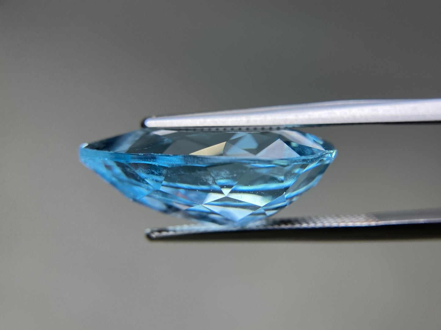 ブルートパーズ 天然 17.327ct 宝石ソーティング付き 20.0㎜×15.1㎜×8.1㎜ ルース（ 裸石 ） 8232YY