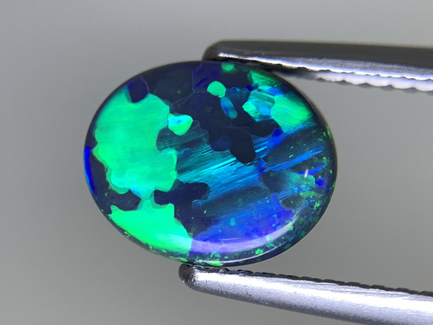 ブラックオパール 天然 1.609ct 中央宝石ソーティング付き 9.3㎜×7.5㎜×3.5㎜ ルース（ 裸石 ） 7015Y