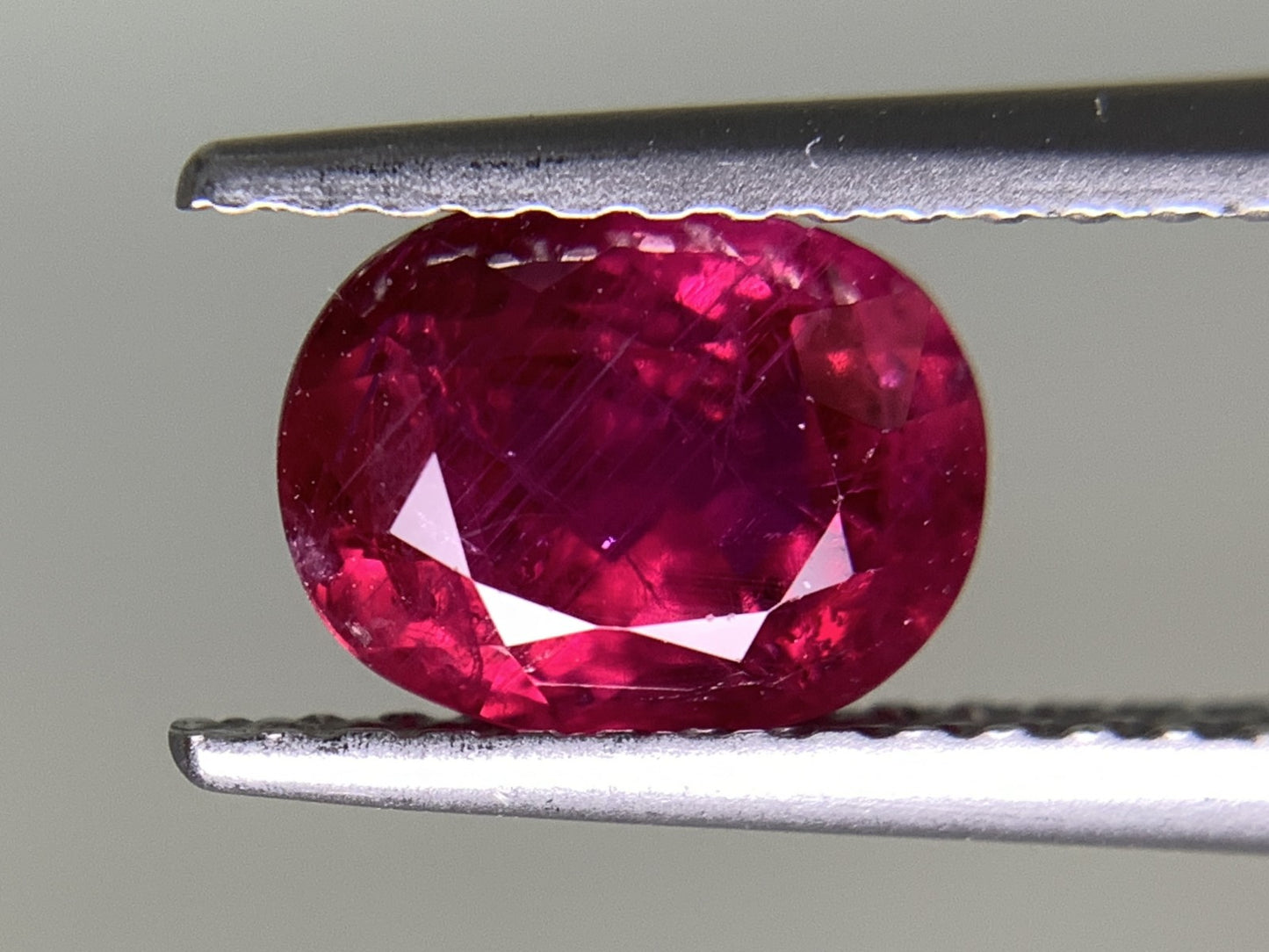 ルビー  天然  1.501ct  中央宝石ソーティング付き  7.23㎜×5.62㎜×4.32㎜   天然 ルース（ 裸石 ） 5411Y
