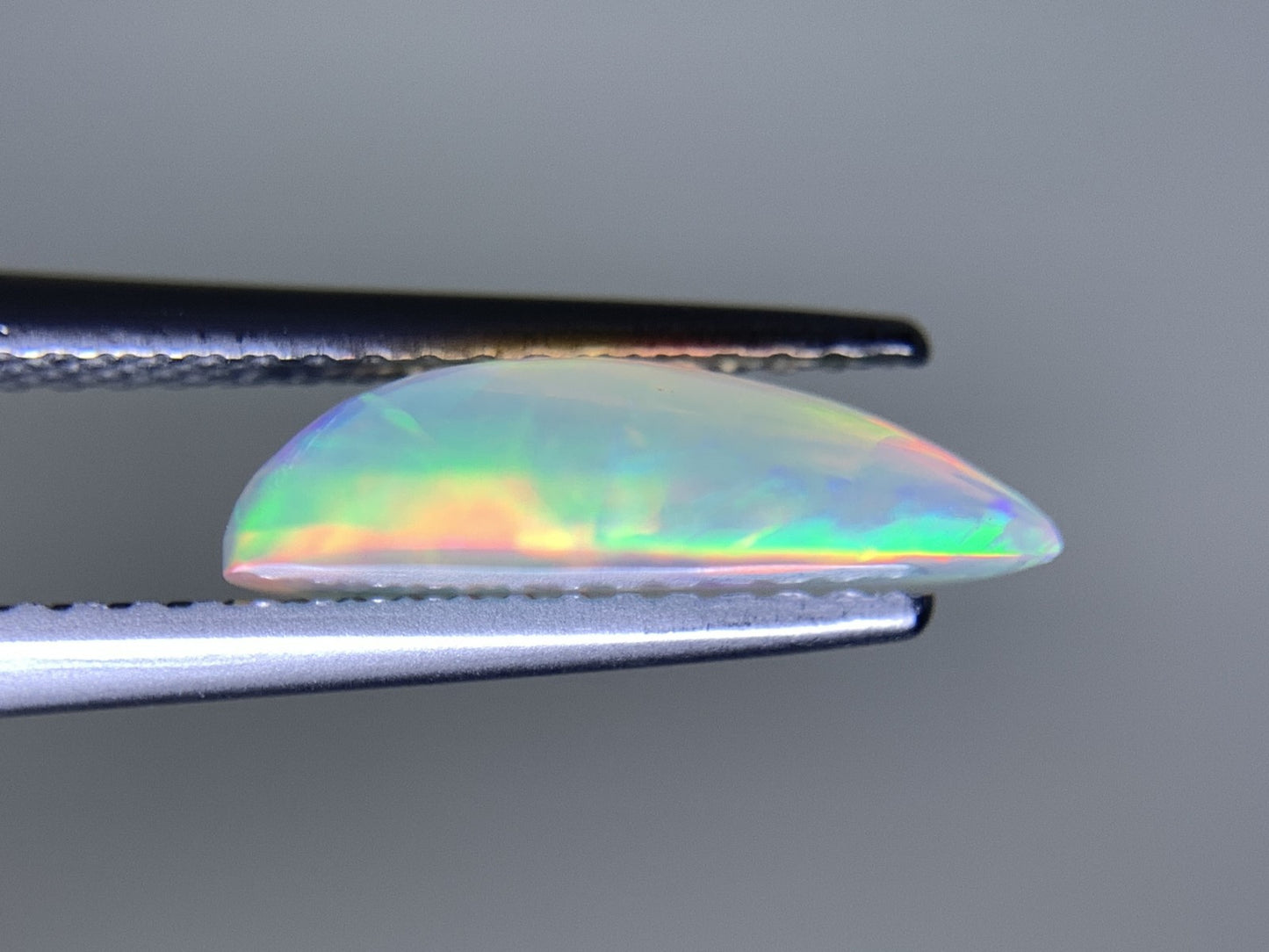 オパール 1.562ct  宝石ソーティング付き  12.8㎜×9.5㎜×3.7㎜  天然 ルース（ 裸石 ） 4590Y