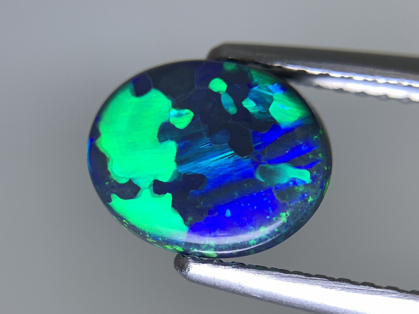 ブラックオパール 天然 1.609ct 中央宝石ソーティング付き 9.3㎜×7.5㎜×3.5㎜ ルース（ 裸石 ） 7015Y