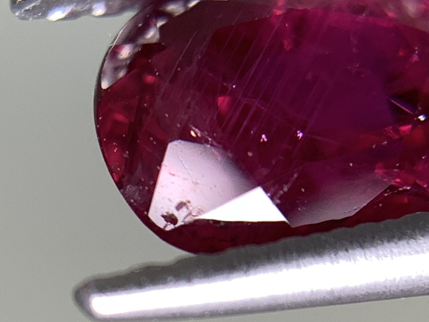 ルビー  天然  1.501ct  中央宝石ソーティング付き  7.23㎜×5.62㎜×4.32㎜   天然 ルース（ 裸石 ） 5411Y