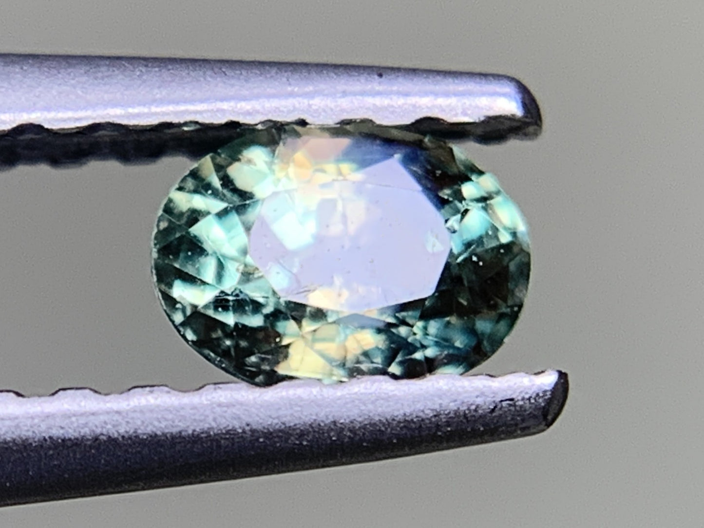 アレキサンドライト 0.305ct  宝石ソーティング付き  4.5㎜×3.3㎜×2.5㎜　  ルース（ 裸石 ） 2127Y