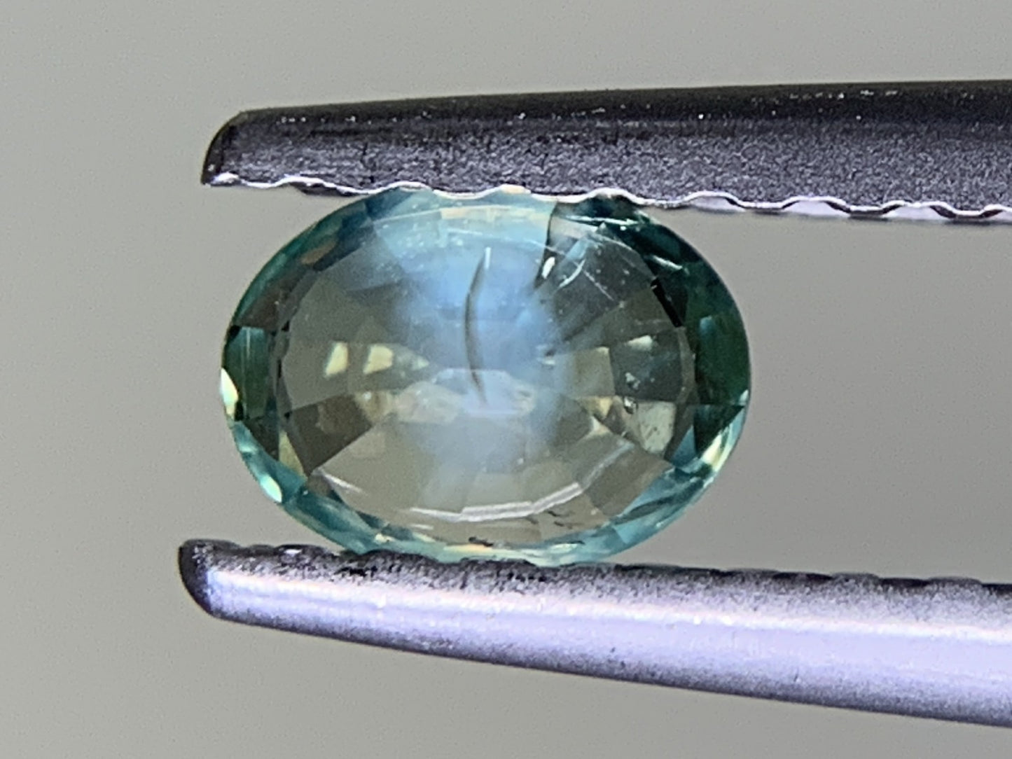アレキサンドライト 0.305ct  宝石ソーティング付き  4.5㎜×3.3㎜×2.5㎜　  ルース（ 裸石 ） 2127Y