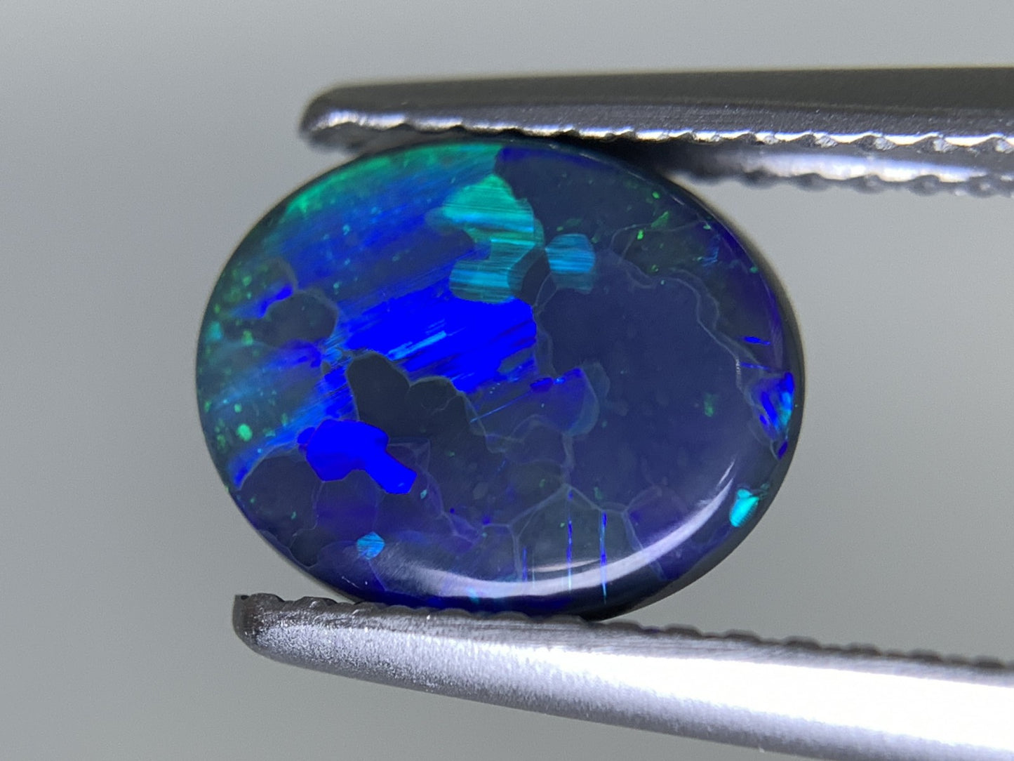 ブラックオパール 天然 1.609ct 中央宝石ソーティング付き 9.3㎜×7.5㎜×3.5㎜ ルース（ 裸石 ） 7015Y