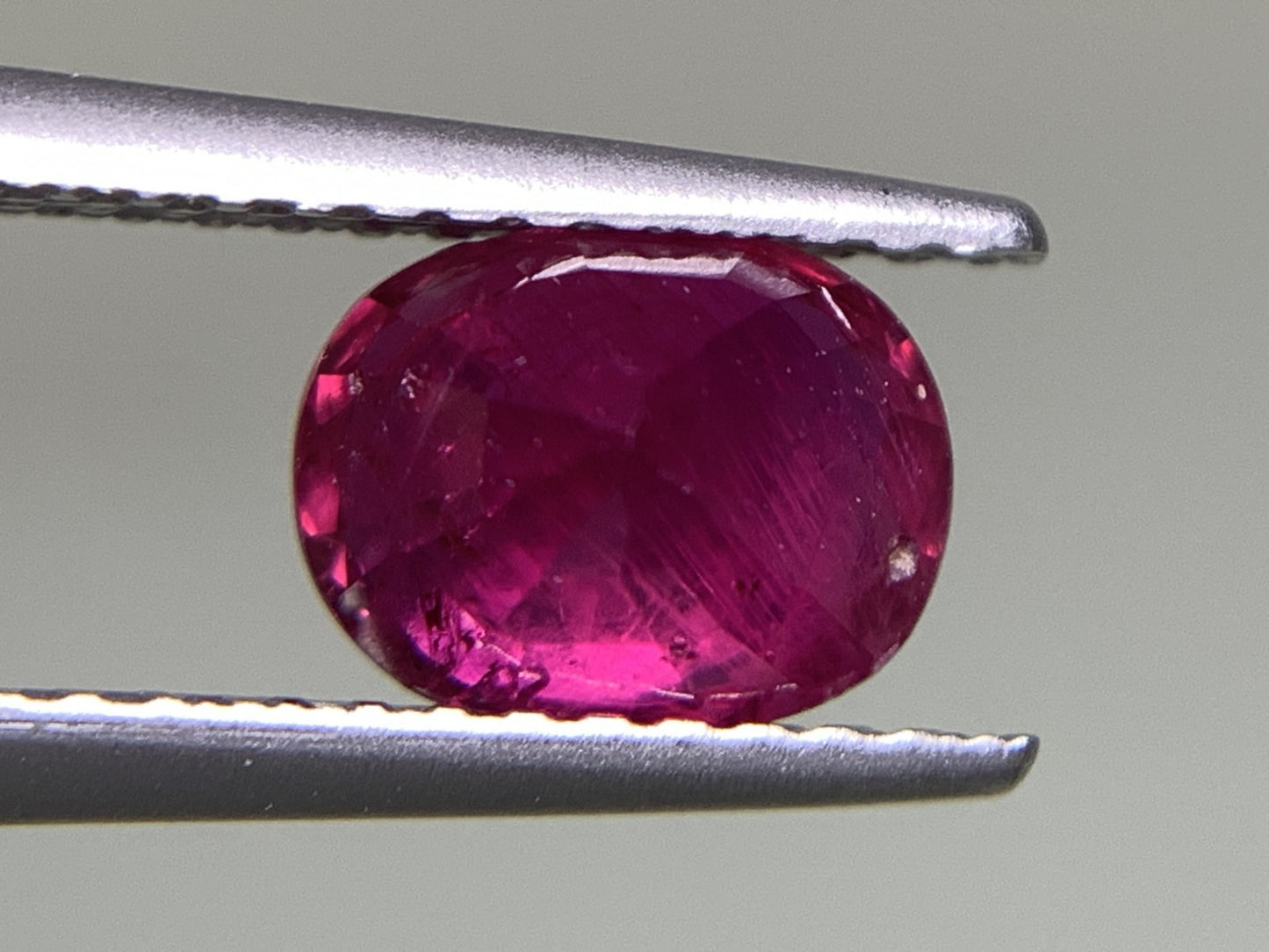 ルビー  天然  1.501ct  中央宝石ソーティング付き  7.23㎜×5.62㎜×4.32㎜   天然 ルース（ 裸石 ） 5411Y