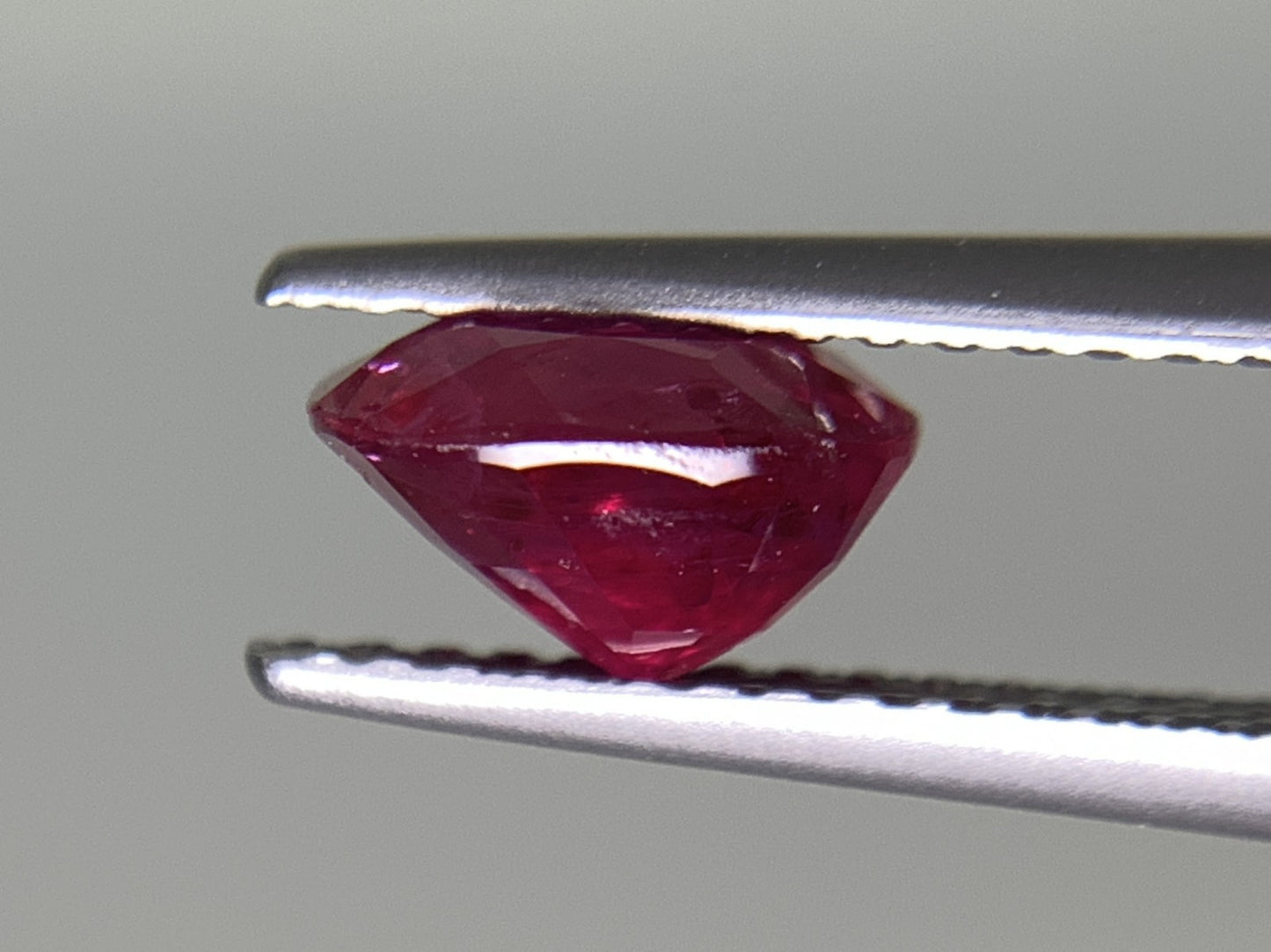 ルビー  天然  1.501ct  中央宝石ソーティング付き  7.23㎜×5.62㎜×4.32㎜   天然 ルース（ 裸石 ） 5411Y