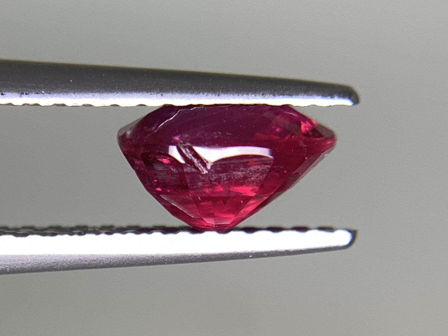 ルビー  天然  1.501ct  中央宝石ソーティング付き  7.23㎜×5.62㎜×4.32㎜   天然 ルース（ 裸石 ） 5411Y