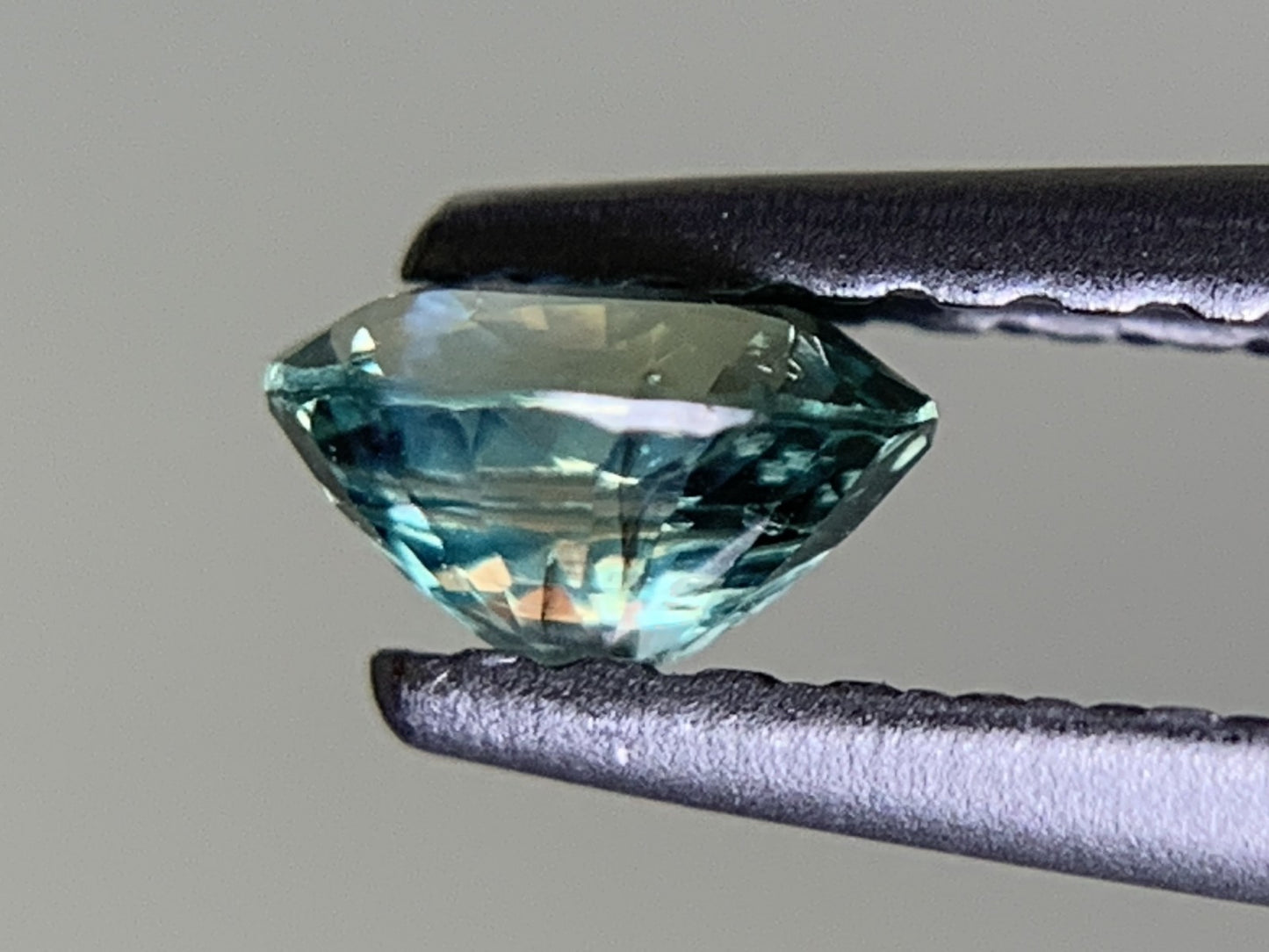 アレキサンドライト 0.305ct  宝石ソーティング付き  4.5㎜×3.3㎜×2.5㎜　  ルース（ 裸石 ） 2127Y