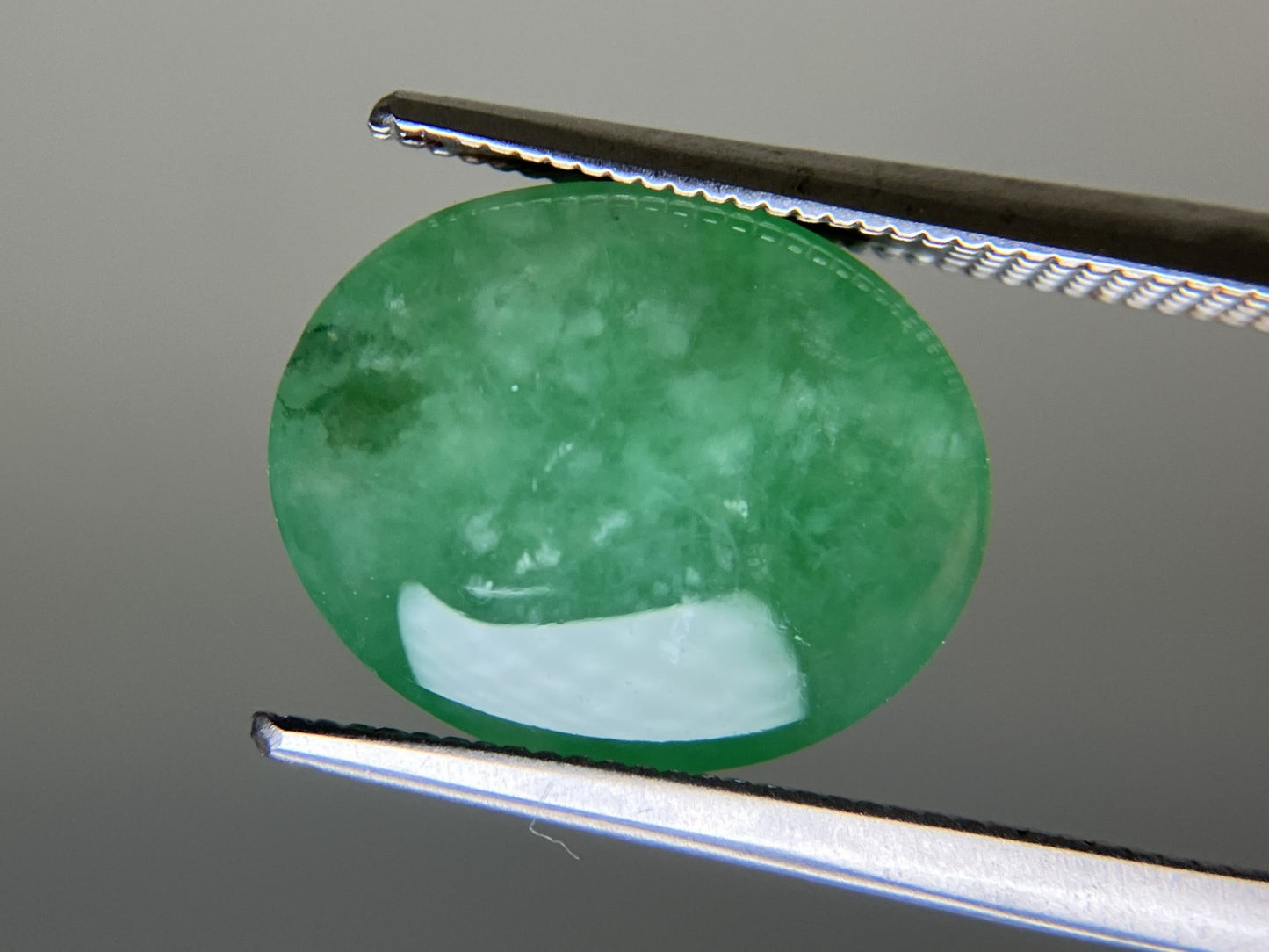 ヒスイ 翡翠  天然  7.858ct  宝石ソーティング付き  13.5㎜×11.1㎜×5.8㎜   天然 ルース（ 裸石 ） 5065YY