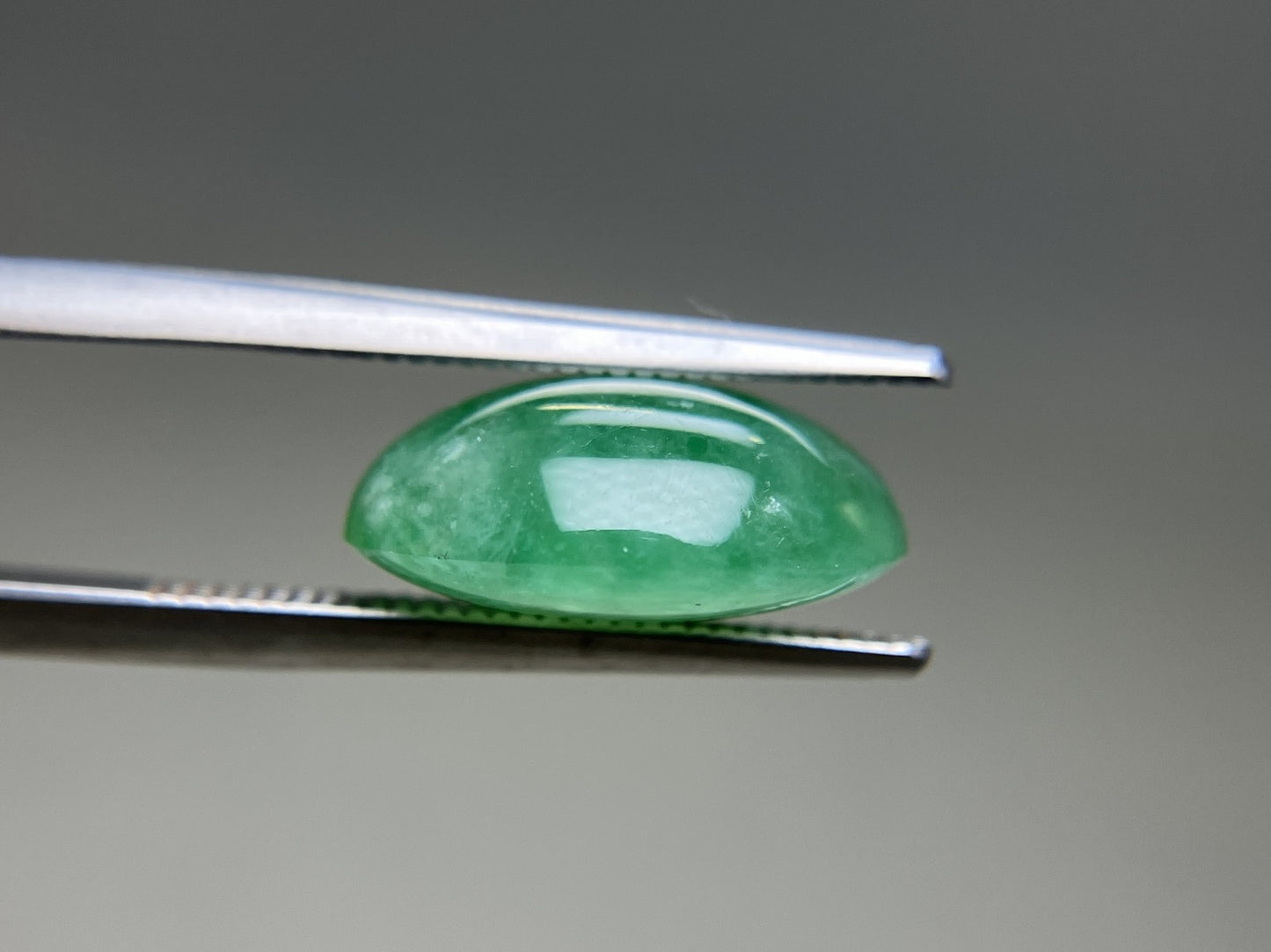 ヒスイ 翡翠  天然  7.858ct  宝石ソーティング付き  13.5㎜×11.1㎜×5.8㎜   天然 ルース（ 裸石 ） 5065YY