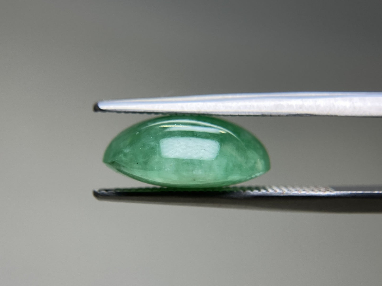 ヒスイ 翡翠  天然  7.858ct  宝石ソーティング付き  13.5㎜×11.1㎜×5.8㎜   天然 ルース（ 裸石 ） 5065YY