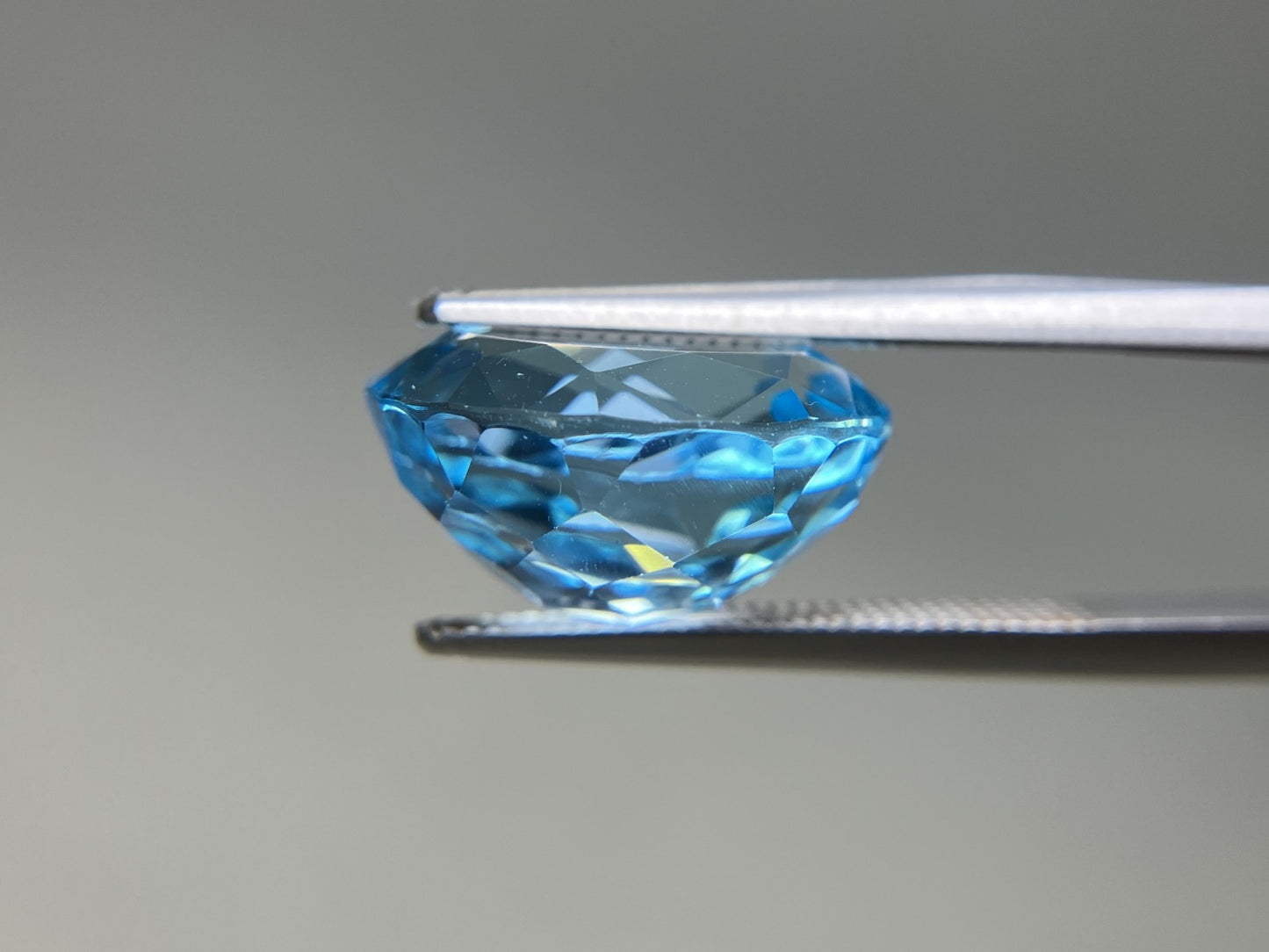 ブルートパーズ 天然 11.321ct 宝石ソーティング付き 14.0㎜×12.0㎜×7.6㎜ ルース（ 裸石 ） 8230YY