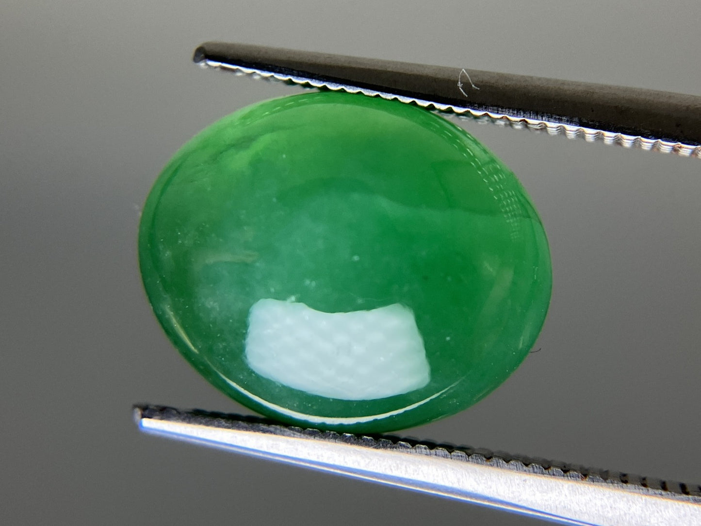ヒスイ 翡翠  天然  8.634ct  宝石ソーティング付き  13.9㎜×11.1㎜×6.1㎜   天然 ルース（ 裸石 ） 5121YY