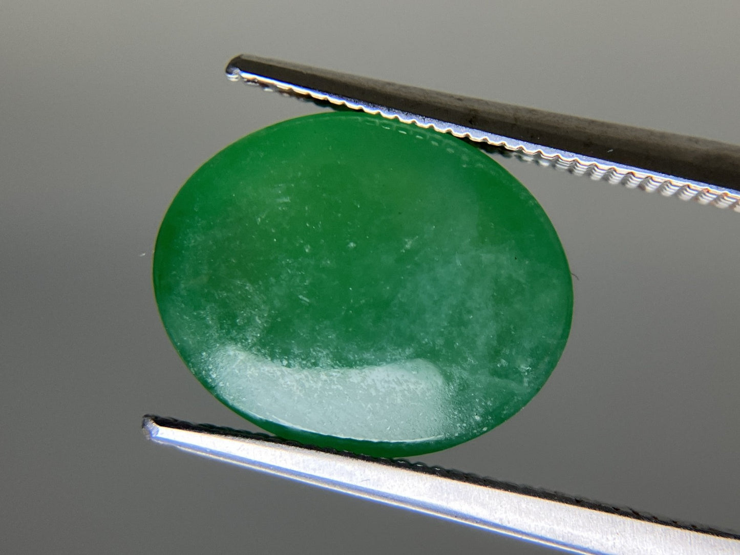 ヒスイ 翡翠  天然  8.634ct  宝石ソーティング付き  13.9㎜×11.1㎜×6.1㎜   天然 ルース（ 裸石 ） 5121YY