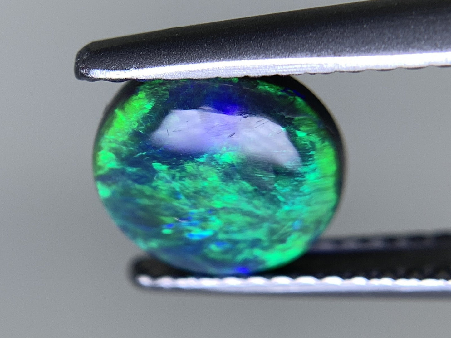 ブラックオパール 天然 1.604ct 中央宝石ソーティング付き 7.9㎜×7.8㎜×3.9㎜ ルース（ 裸石 ） 7001Y