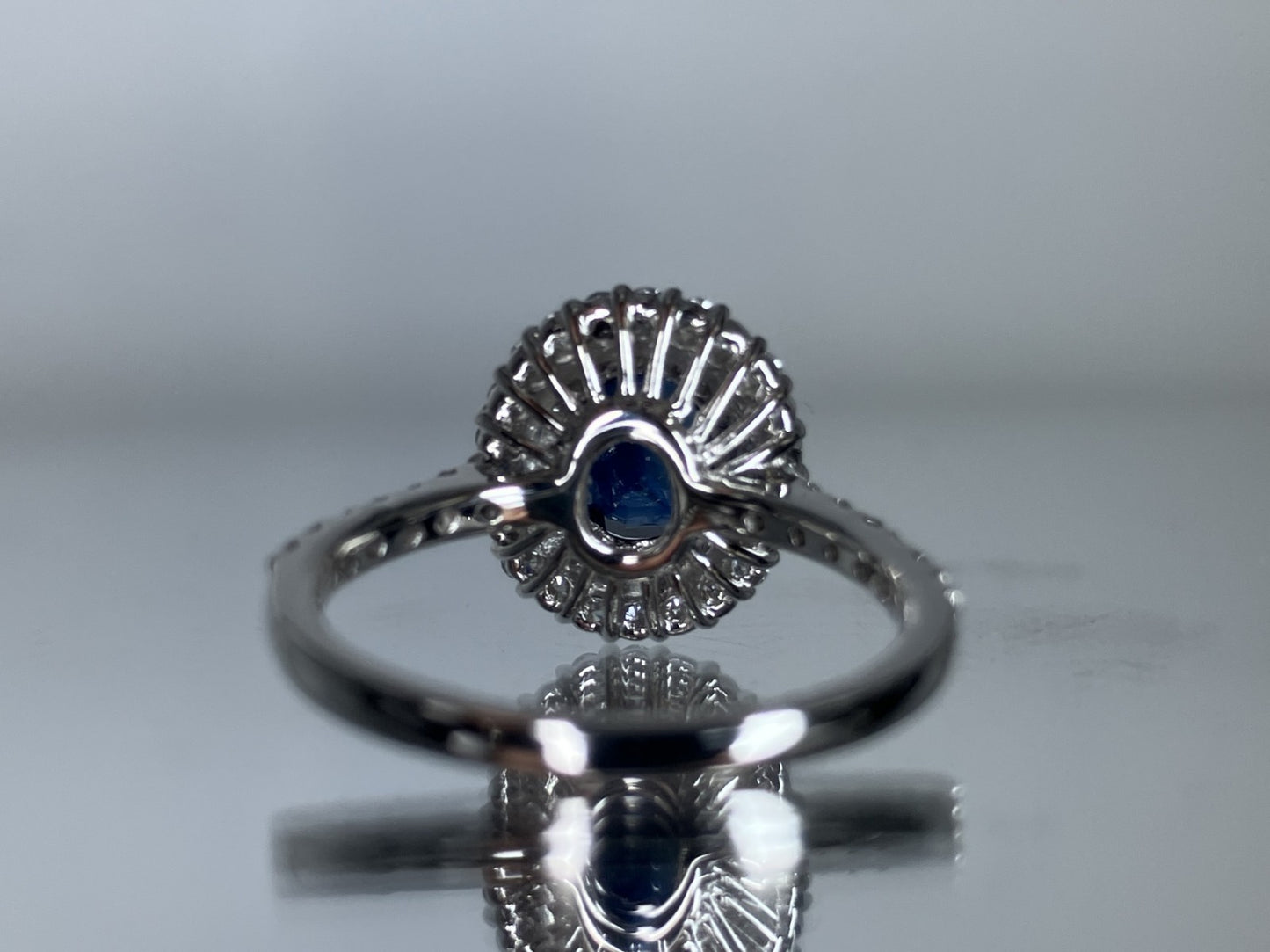 サファイア 1.58ct ロイヤルブルー Royal Blue AIGS鑑別書 D0.72ct PT900 5.3g 指輪 （JP13号） サイズ直し無料 7085S