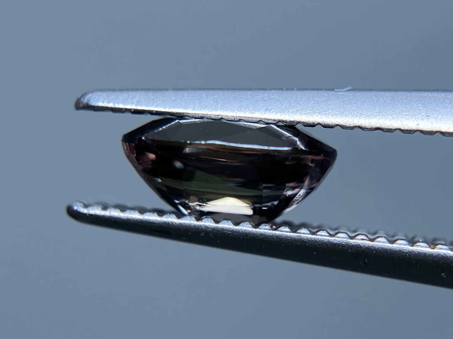 カラーチェンジサファイア 1.060ct 宝石ソーティング付き 6.6㎜×4.9㎜×3.3㎜ ルース（ 裸石 ） 3531S