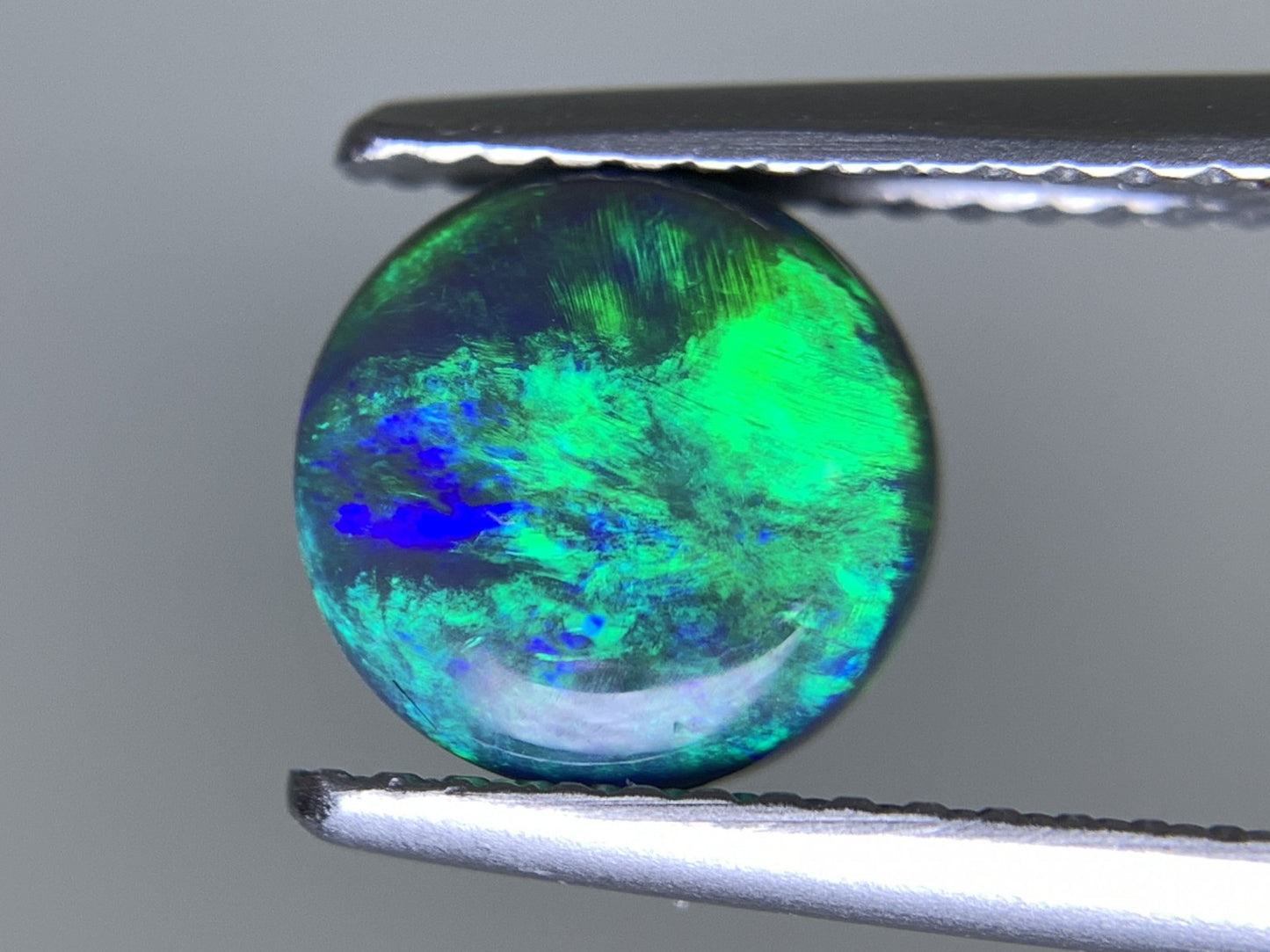 ブラックオパール 天然 1.604ct 中央宝石ソーティング付き 7.9㎜×7.8㎜×3.9㎜ ルース（ 裸石 ） 7001Y