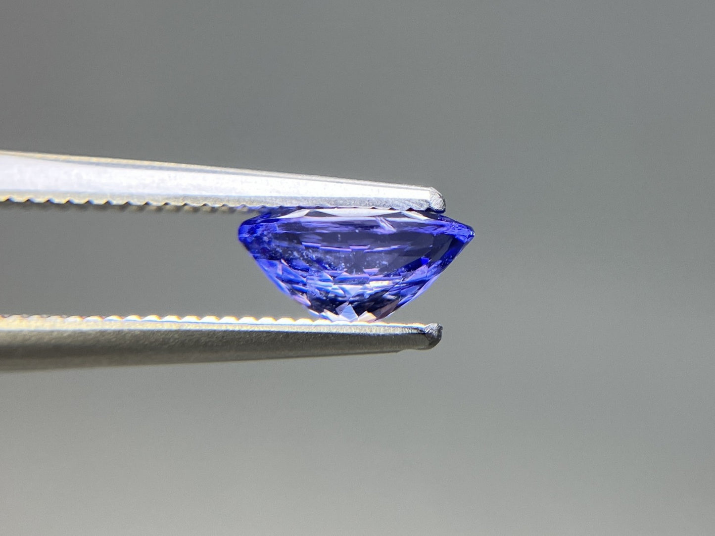 タンザナイト 天然 1.179ct 宝石ソーティング付き 7.8㎜×5.8㎜×3.8㎜ ルース（ 裸石 ） 8085YY