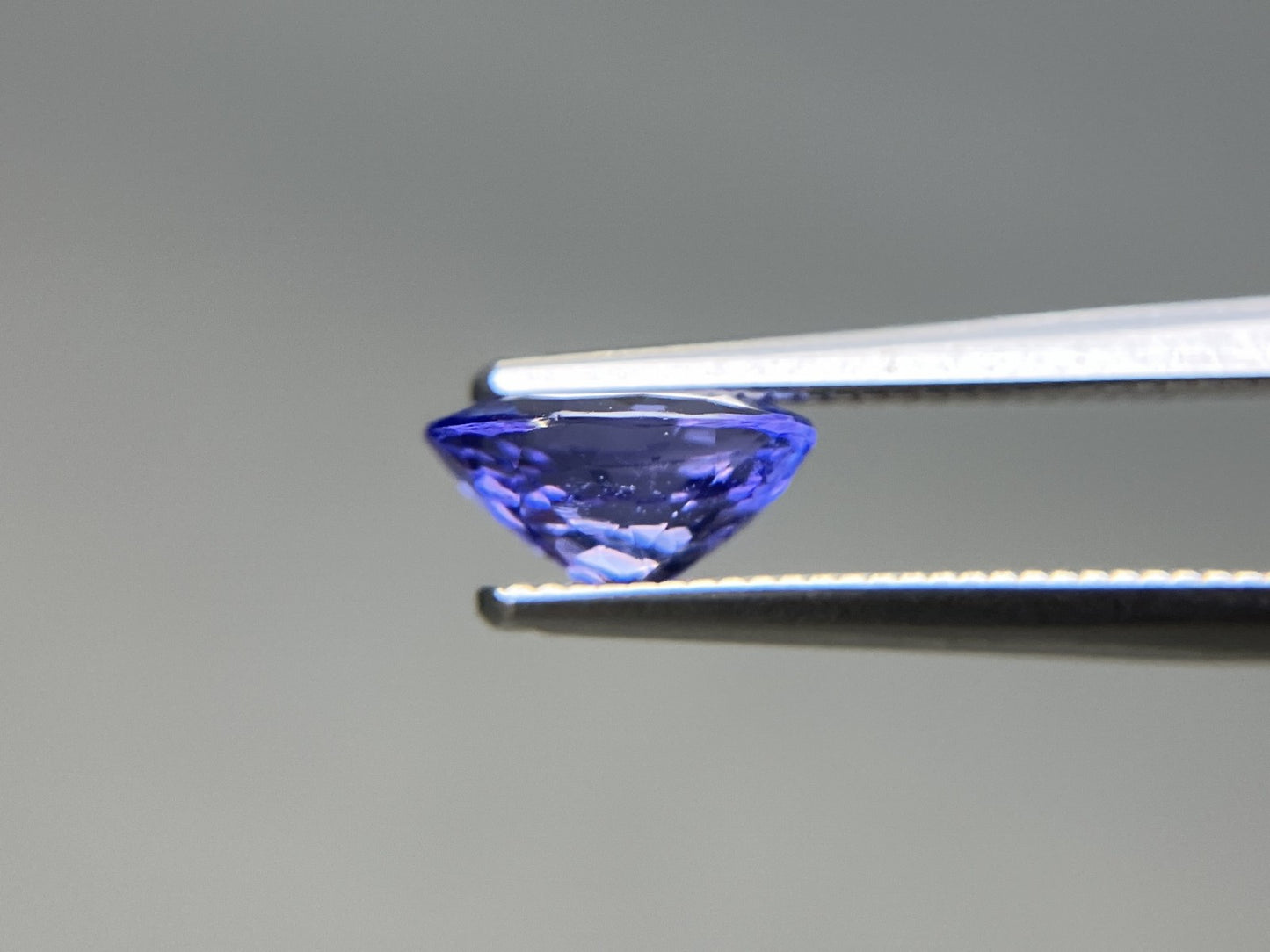 タンザナイト 天然 1.179ct 宝石ソーティング付き 7.8㎜×5.8㎜×3.8㎜ ルース（ 裸石 ） 8085YY