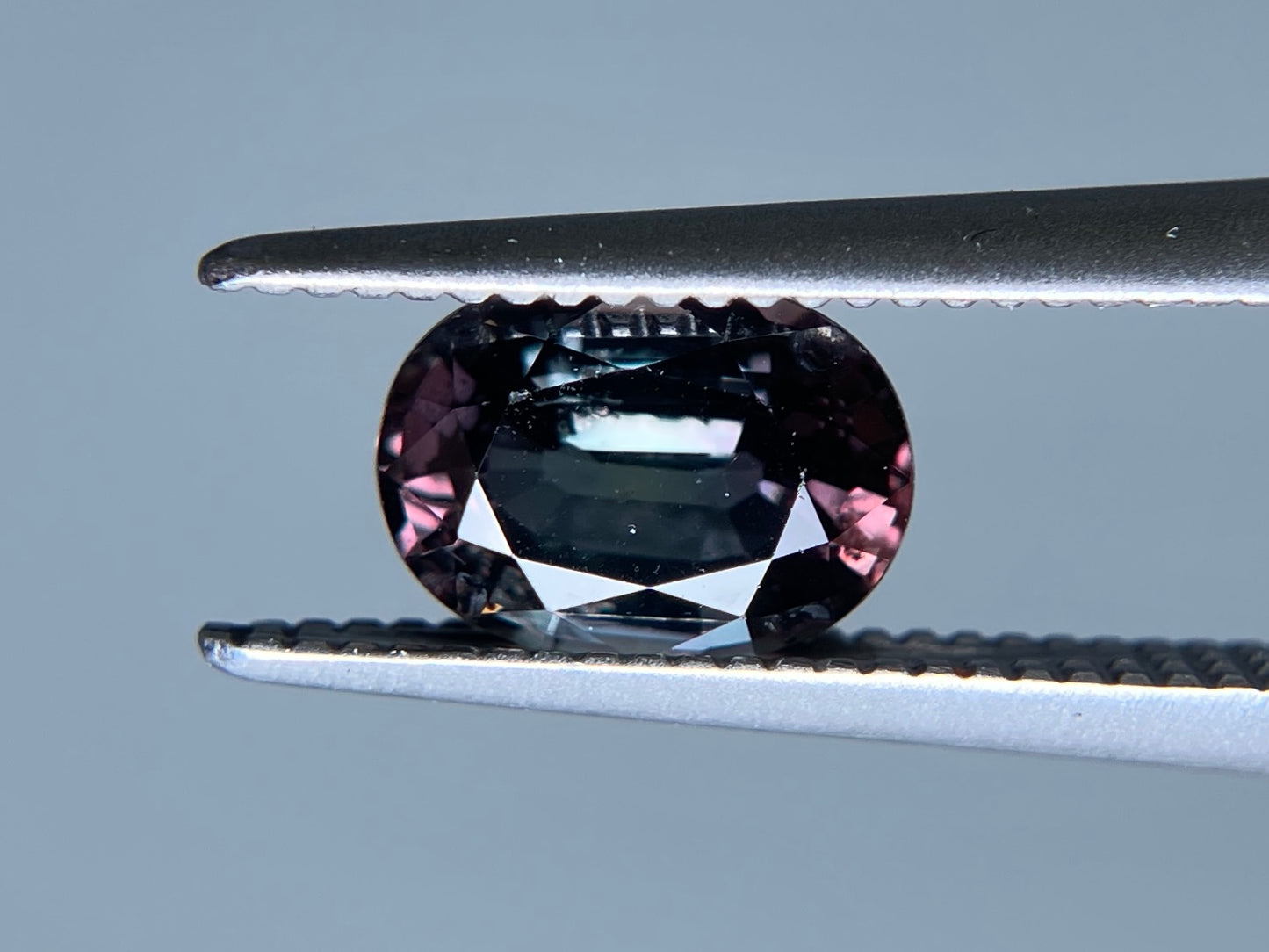 カラーチェンジサファイア 1.060ct 宝石ソーティング付き 6.6㎜×4.9㎜×3.3㎜ ルース（ 裸石 ） 3531S