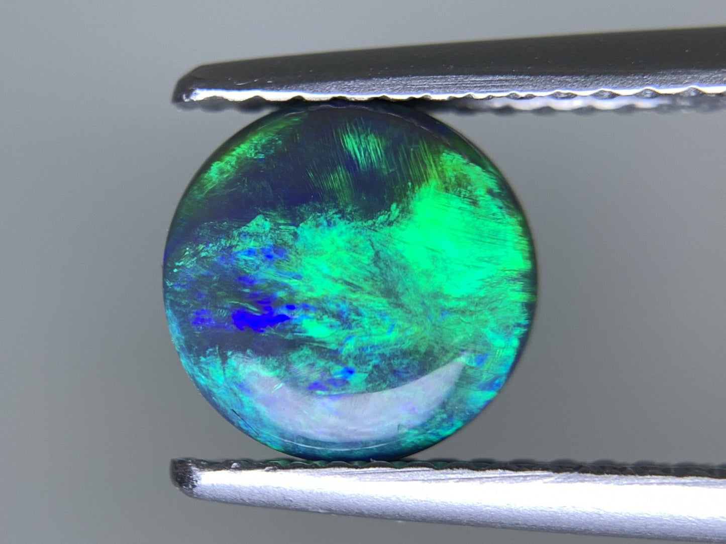 ブラックオパール 天然 1.604ct 中央宝石ソーティング付き 7.9㎜×7.8㎜×3.9㎜ ルース（ 裸石 ） 7001Y