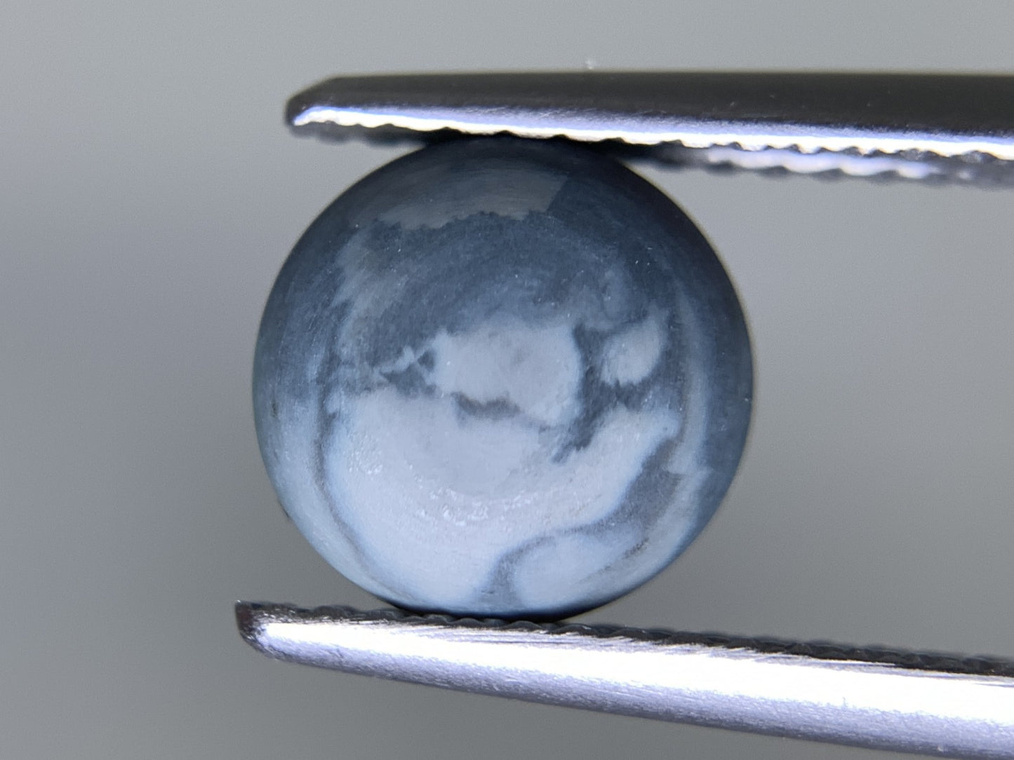 ブラックオパール 天然 1.604ct 中央宝石ソーティング付き 7.9㎜×7.8㎜×3.9㎜ ルース（ 裸石 ） 7001Y