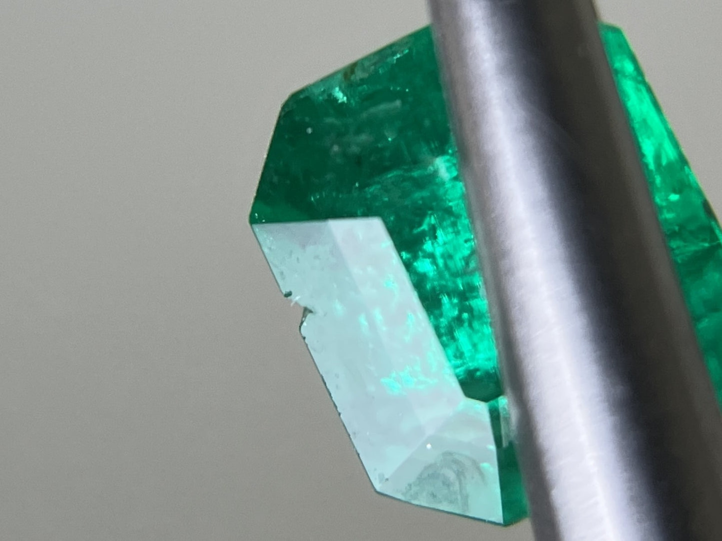 エメラルド 天然 1.071ct 中央宝石ソーティング付き 5.94㎜×5.16㎜×4.52㎜ 天然 ルース（ 裸石 ） 5185YY