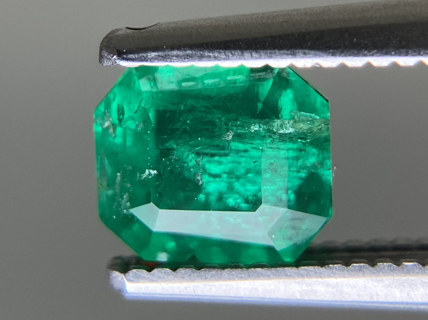 エメラルド 天然 1.071ct 中央宝石ソーティング付き 5.94㎜×5.16㎜×4.52㎜ 天然 ルース（ 裸石 ） 5185YY