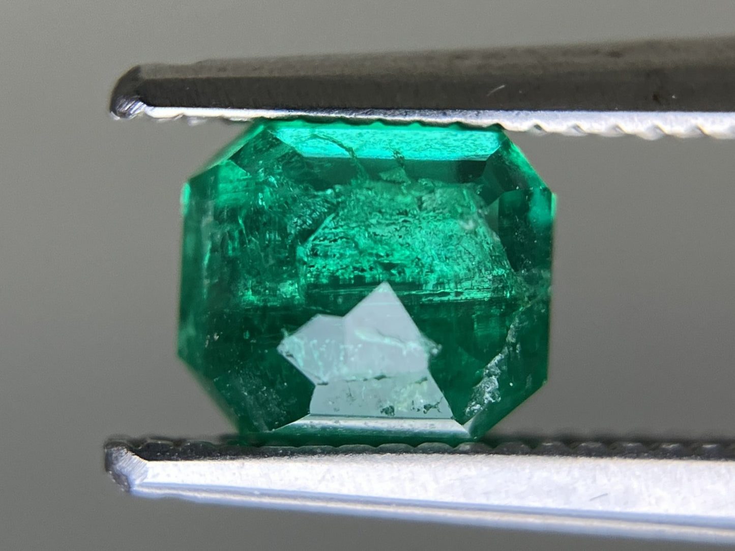 エメラルド 天然 1.071ct 中央宝石ソーティング付き 5.94㎜×5.16㎜×4.52㎜ 天然 ルース（ 裸石 ） 5185YY