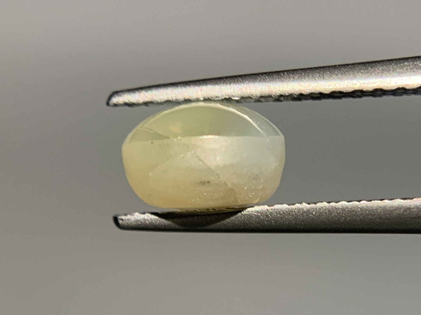 クリソベリルキャッツアイ 2.185ct 宝石ソーティング付き  6.9㎜×6.1㎜×4.6㎜  ルース（ 裸石 ） 4026Y