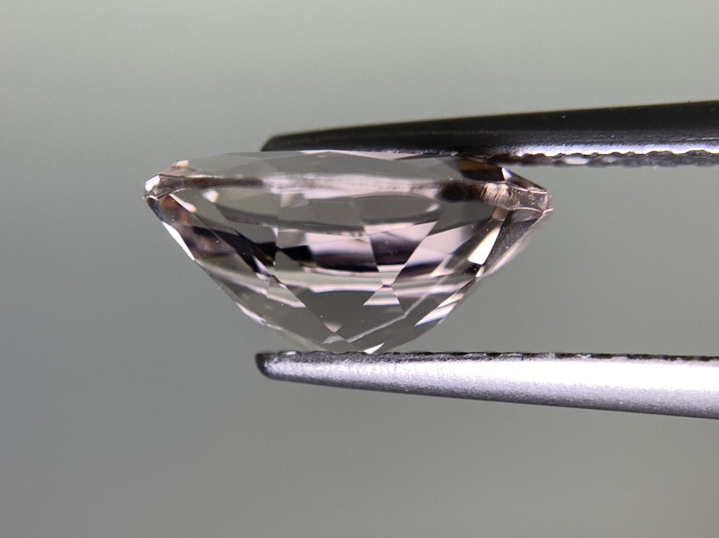 ベリル  天然  2.174ct  中央宝石ソーティング付き  9.98㎜×8.03㎜×4.85㎜   天然 ルース（ 裸石 ） 5269Y