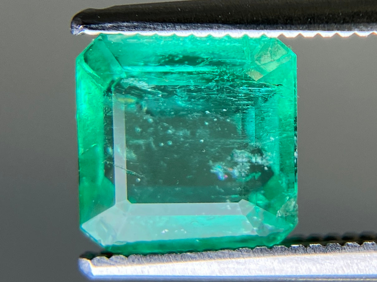 エメラルド 天然 2.114ct 宝石ソーティング付き 7.4㎜×7.3㎜×4.3㎜ ルース（ 裸石 ） 8152YY