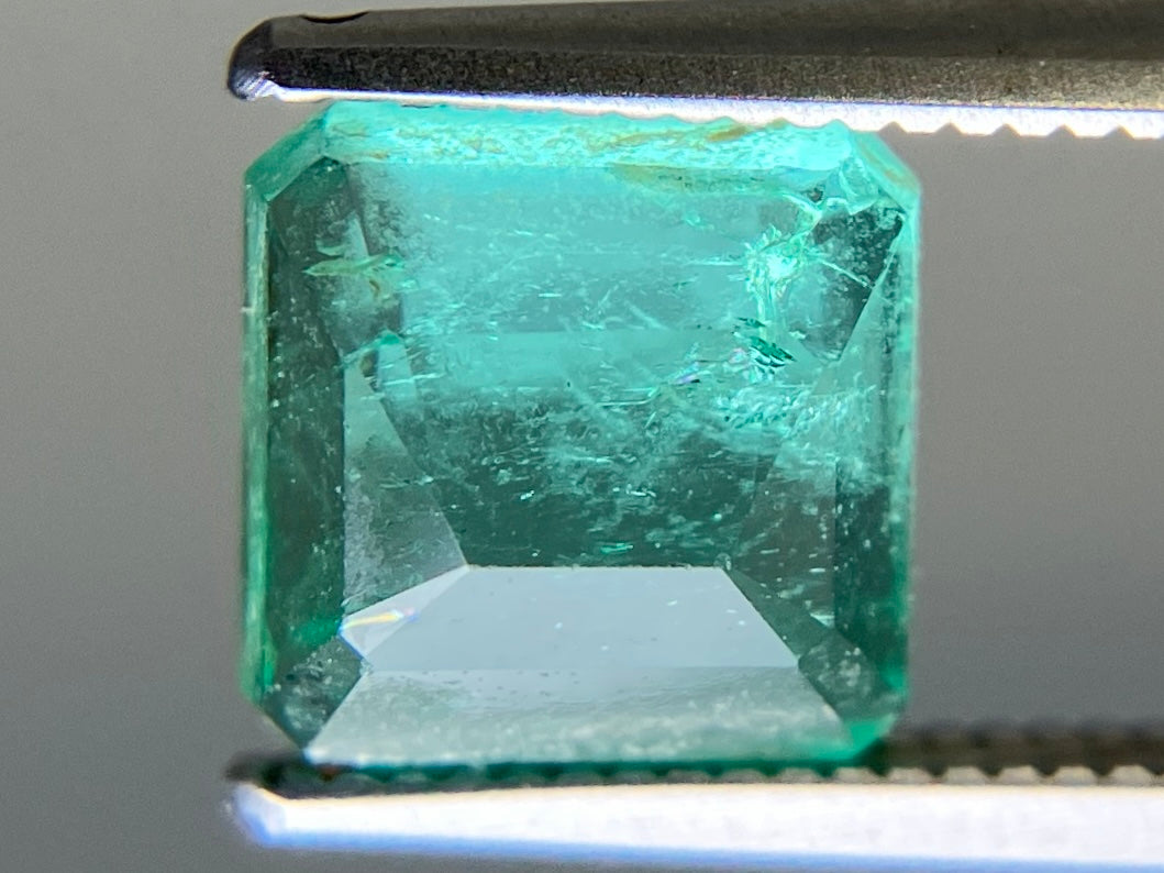 エメラルド 天然 2.114ct 宝石ソーティング付き 7.4㎜×7.3㎜×4.3㎜ ルース（ 裸石 ） 8152YY