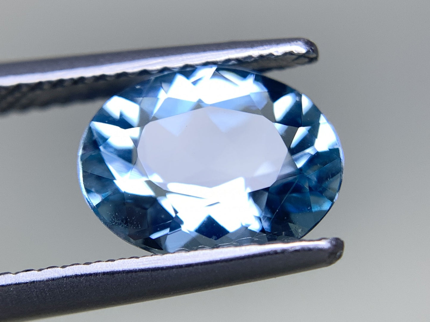 アクアマリン 天然 2.033ct 宝石ソーティング付き 10.0㎜×7.8㎜×4.7㎜ ルース（ 裸石 ） 7038Y