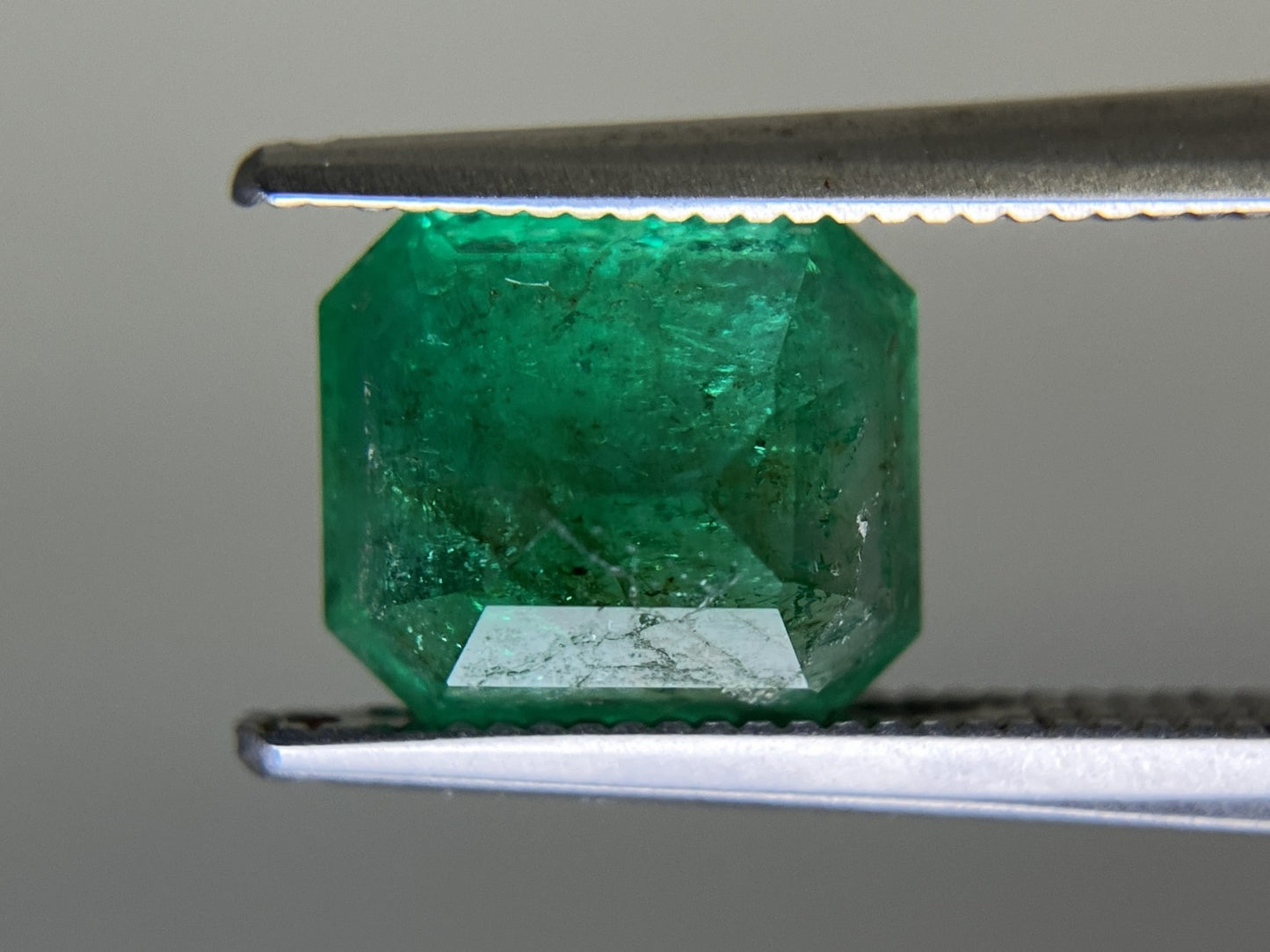 エメラルド 天然 2.393ct 中央宝石ソーティング付き 8.54㎜×7.63㎜×5.31㎜ 天然 ルース（ 裸石 ） 5190YY