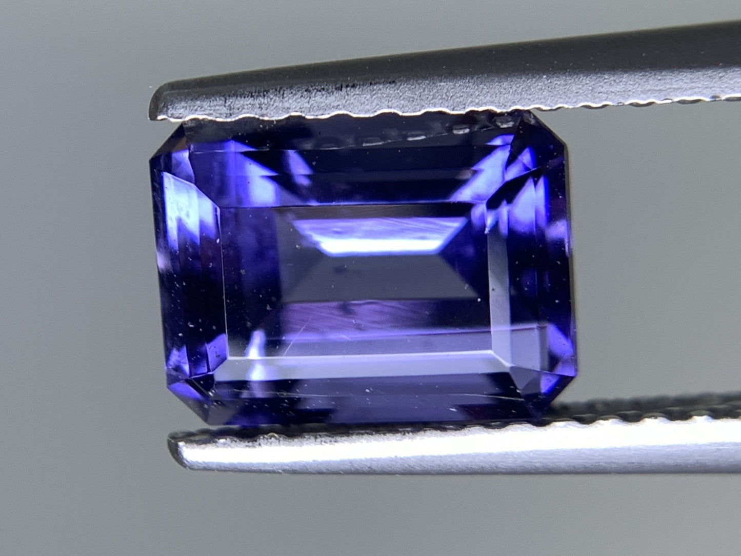 アイオライト  天然  1.642ct  中央宝石ソーティング付き  7.94㎜×6.01㎜×5.06㎜   天然 ルース（ 裸石 ） 5273Y